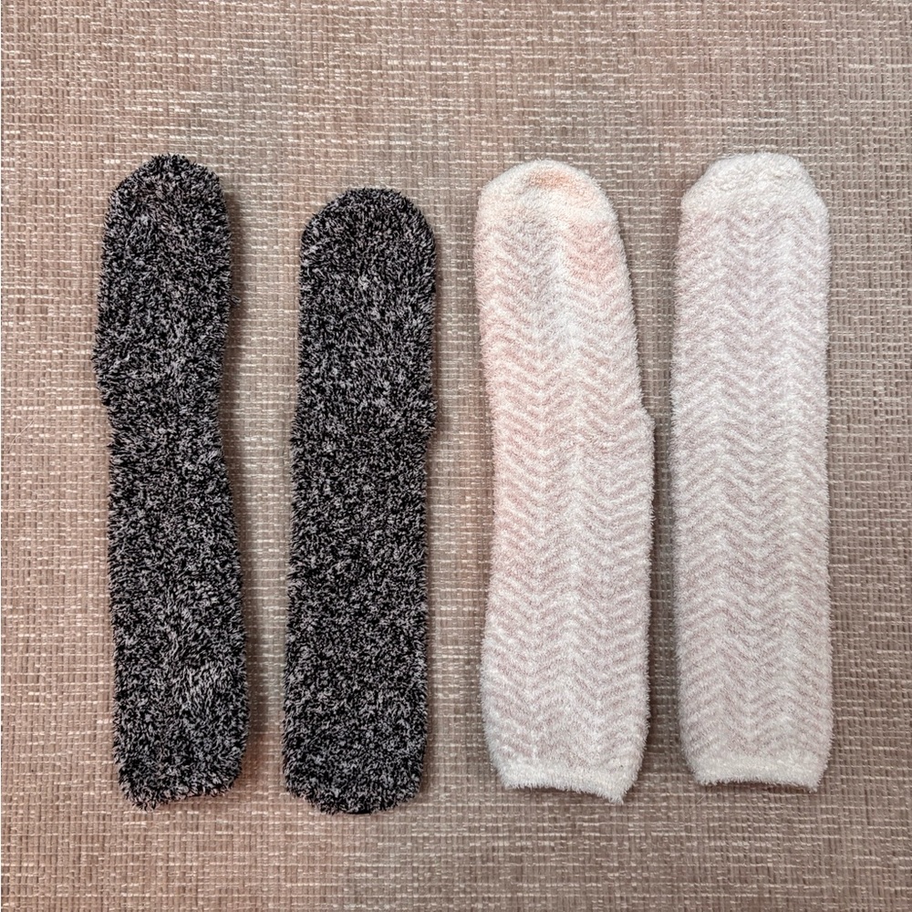 BAREFOOT DREAMS Socks Lot of 2 - Cream & Black